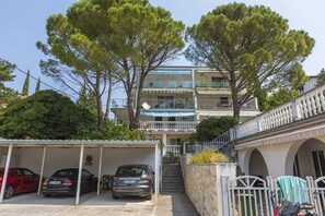 Exterior - Comfortable flat just 200 metres from the beach with sea view, private balcony with loungers (Selce)