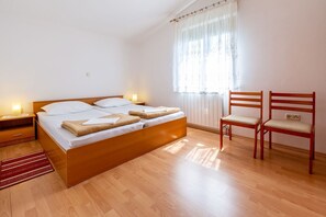 2 bedrooms, free WiFi, bed sheets - Bright flat just 650 metres from the beach with stunning sea views, private balcony, washing machine (Dramalj)