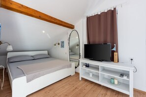 1 quarto, Wi-Fi de cortesia, roupa de cama