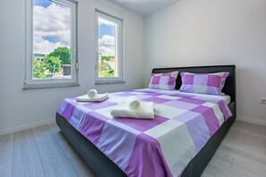 1 bedroom, desk, free WiFi, bed sheets