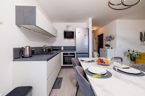 Fridge, stovetop, coffee/tea maker, toaster
