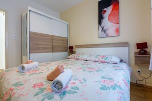 2 bedrooms, desk, free WiFi, bed sheets