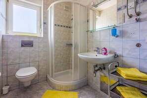 Douche, serviettes fournies