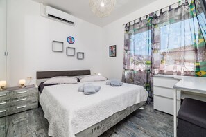 3 chambres, bureau, Wi-Fi gratuit, draps fournis