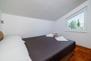 1 chambre, bureau, Wi-Fi gratuit, draps fournis