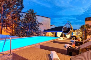 Pool - Fascinating flat just 150 metres from the beach with jacuzzi, billiards, pool, barbecue (Dramalj)