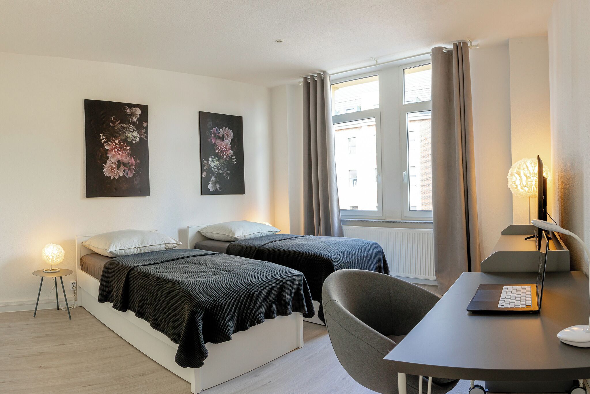 FamilienZeit Apartments | Schreibtisch, Bügeleisen/Bügelbrett, kostenloses WLAN