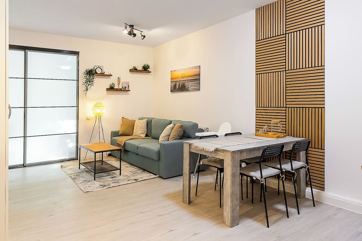 RaumZeit Apartments | 1 slaapkamer, een bureau, een strijkplank/strijkijzer, gratis wifi