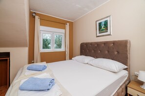 3 chambres, bureau, Wi-Fi gratuit, draps fournis