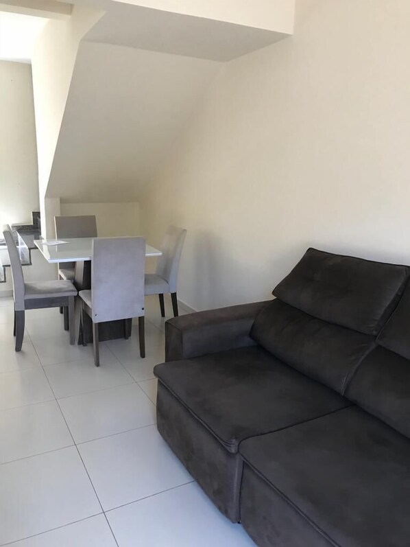 Classic Townhome, Courtyard View | Living area