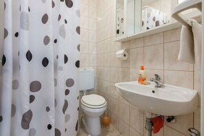 Shower, towels