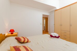 2 chambres, bureau, accès au Wi-Fi (inclus), literie fournie