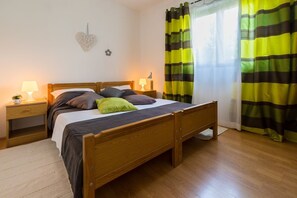 2 dormitoris, escriptori, wifi gratuïta i roba de llit