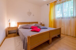 2 quartos, escrivaninha, Wi-Fi de cortesia, roupa de cama