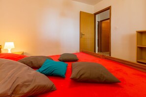 2 soverom, skrivebord, wi-fi (inkludert) og sengetøy