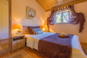 3 quartos, escrivaninha, Wi-Fi de cortesia, roupa de cama