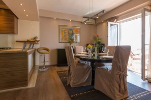 Dining - Unique flat with magnificent sea views, pool, BBQ and only 700 metres to the beach (Crikvenica)