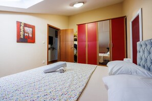 2 soverom, skrivebord, wi-fi (inkludert) og sengetøy