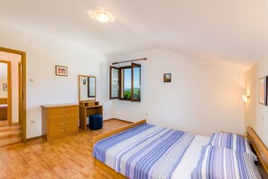 2 habitaciones, escritorio, wifi gratis y ropa de cama 
