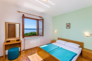 1 habitación, escritorio, wifi gratis y ropa de cama