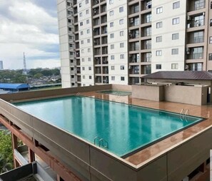 Outdoor pool - Spacious 3-bedroom apartment with WiFi, AC in charming Colombo (Colombo)
