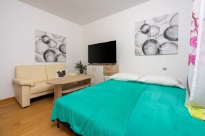 1 quarto, escrivaninha, Wi-Fi de cortesia, roupa de cama