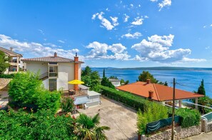 Exterior - Idyllic flat just 150 metres from the beach with private terrace, garden, WiFi (Dramalj)