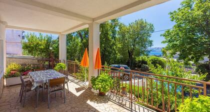 Appartement moderne à seulement 600 mÚtres de la plage avec terrasse privée, barbecue, machine à laver