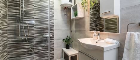 Douche, serviettes fournies