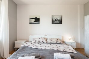 2 habitaciones, escritorio, wifi gratis y ropa de cama