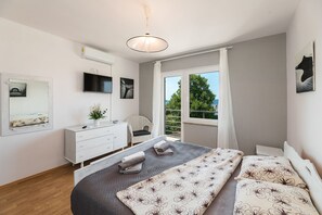 2 chambres, bureau, accĂšs au Wi-Fi (inclus), literie fournie