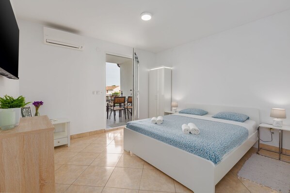 1 bedroom, desk, free WiFi, bed sheets