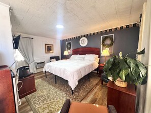 Iron/ironing board, free WiFi, bed sheets - Chesterfield Hotel by OYO Hwy 9 (Chesterfield)