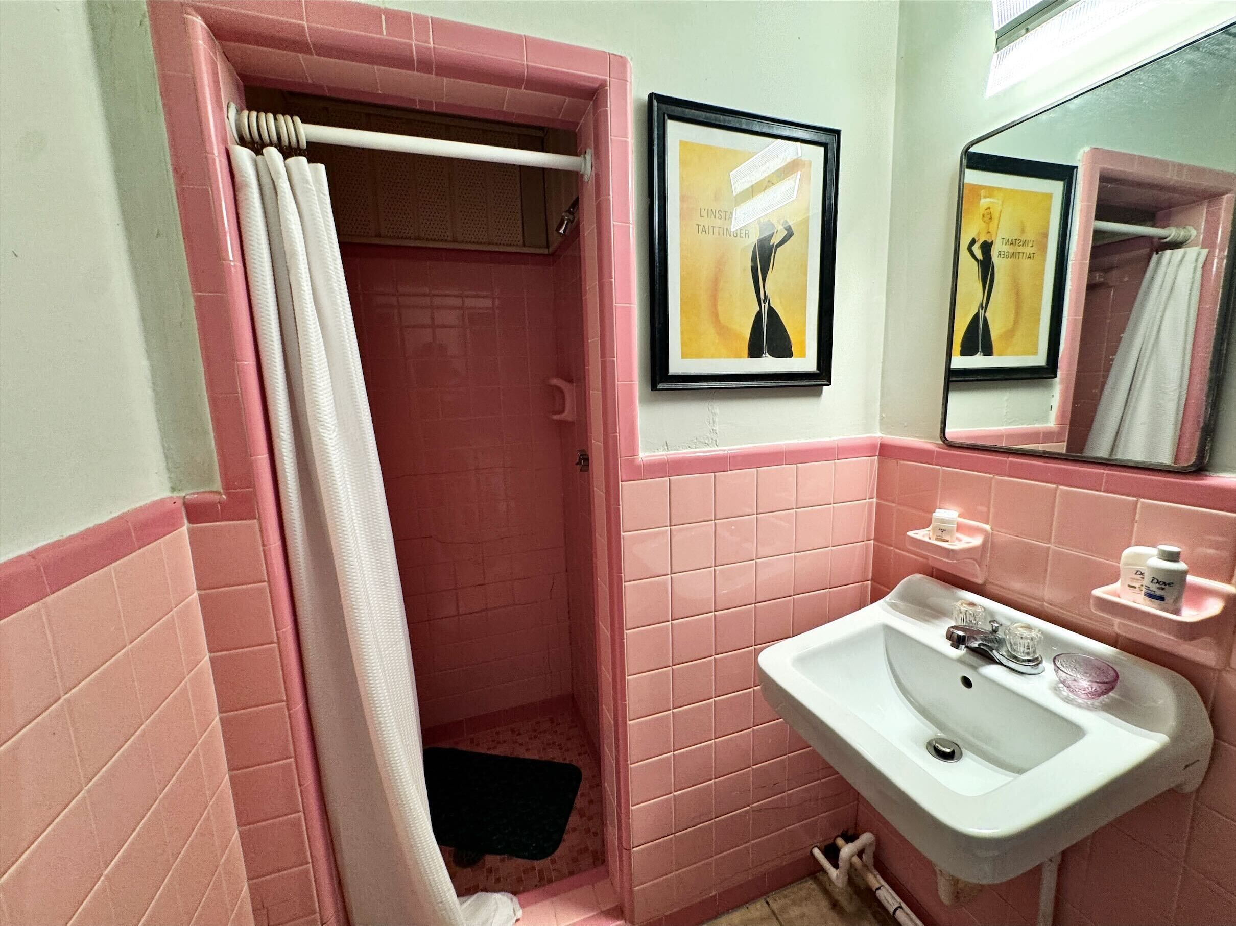 Premium Room, 1 King Bed, Accessible Bathtub | Bathroom | Shower, free toiletries, towels