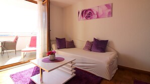 Living area - Charming top floor apartment with sea view and view of the old town of Porec (Porec)