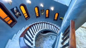 A spiral staircase with a blue wall and white steps. - Pyramids Sunlight Hotel (Giza)