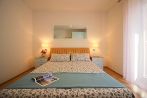 2 chambres, bureau, Wi-Fi gratuit, draps fournis