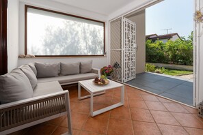 Terrace/patio - Exquisite holiday home with private garden, sun loungers, high chair, washing machine - only 700 metres to the beach (Porec)
