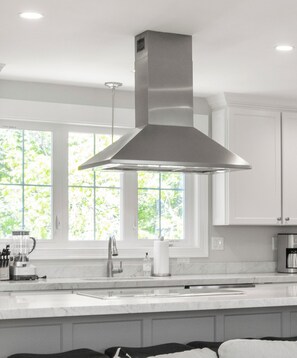 Fridge, microwave, oven, stovetop - Beautifully Appointed 3-Bedroom Apartment w/Roofdeck, Central Andover location (Andover)