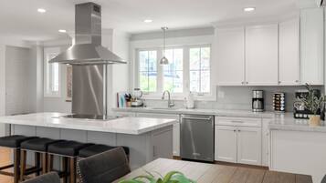 Coffee/tea maker, fridge, microwave, oven