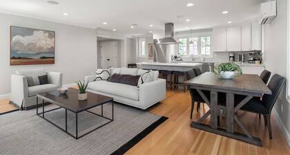 Beautifully Appointed 3-Bedroom Apartment w/Roofdeck, Central Andover location