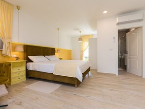 3 室のベッドルーム、デスク、WiFi (無料)、ベッドシーツ