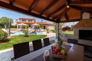 屋外ダイニングエリア