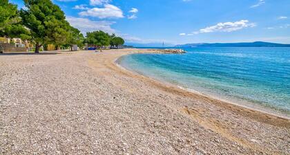 Affordable studio flat with private barbecue, private car park not far from the sea