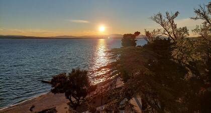 Charming flat just 300 metres from the beach with sea views, washing machine, WiFi