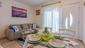 Unclassified image, 5 of 23, button - Renovated flat with sea view, fitness room, baby cot, barbecue area (Crikvenica)