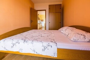 2 slaapkamers, een bureau, gratis wifi, beddengoed