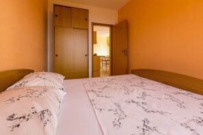2 camere, una scrivania, Wi-Fi gratuito, lenzuola