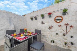 Outdoor dining - 3 Bed in Appledore (oc-t17164) (Appledore)