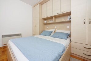 1 habitación, escritorio, wifi gratis y ropa de cama 
